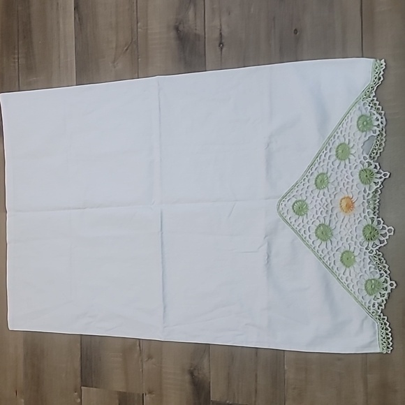 Vintage handmade pillowcases doilie accents tatting green orange white medallion - Picture 1 of 11